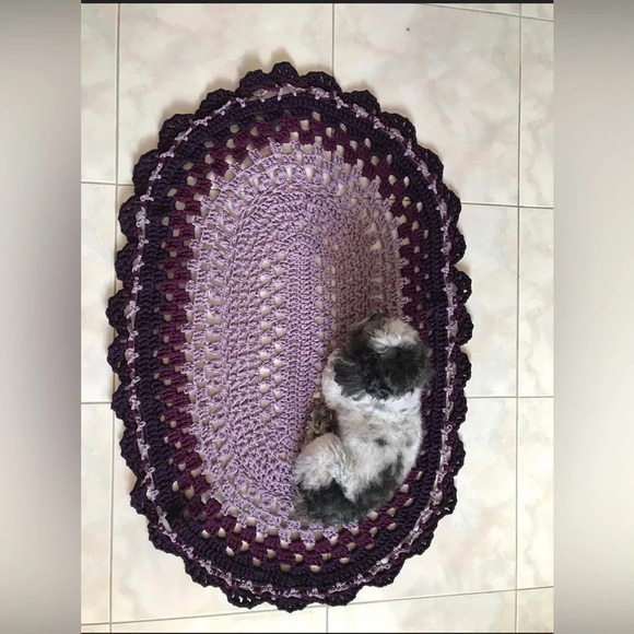 Handmade crochet rug. - Picture 2 of 6